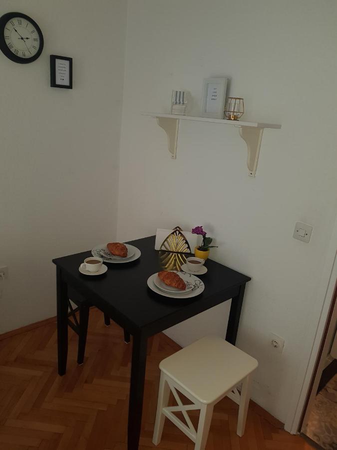 Studio Flat For 2 Appartement Makarska Buitenkant foto